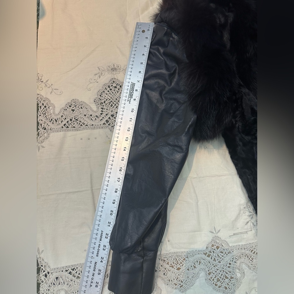 Vintage Custom-Made Fur Jacket with Detachable Leather Sleeves - Picture 13 of 13